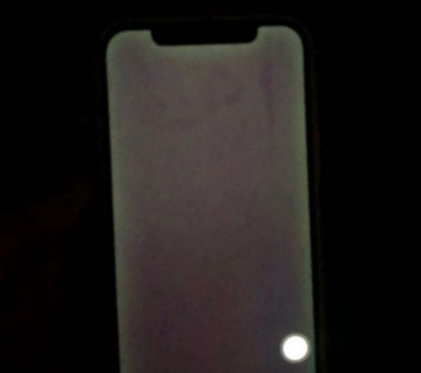 绥中苹果手机维修分享苹果客服回应 iPhone 12 屏幕“发绿”问题 